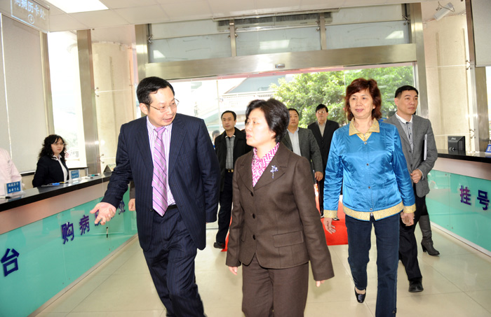 2010年3月，副省長陳樺來我院調(diào)研參觀